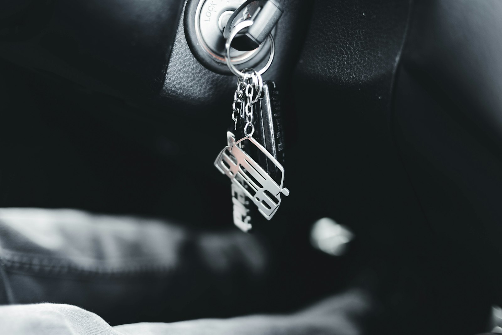 car key chain representing a gig rental deposit and vehicle handoff